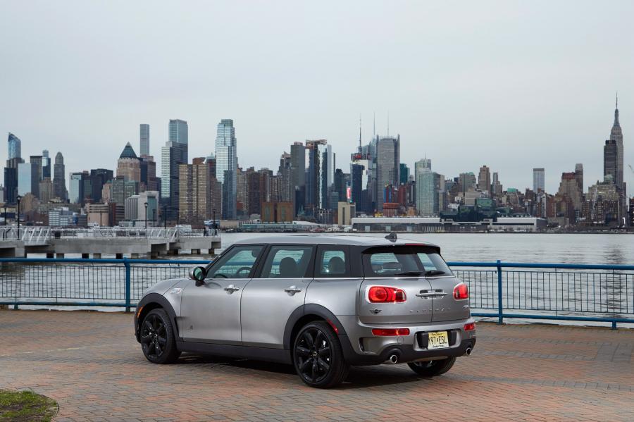  Mini Cooper S Clubman ALL4 2016 года  (US) (фото 11 из 20)